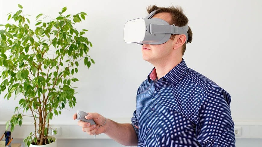 Augmented Reality (AR) and Virtual Reality (VR)