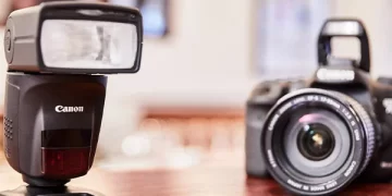 Detachable Camera Flashes